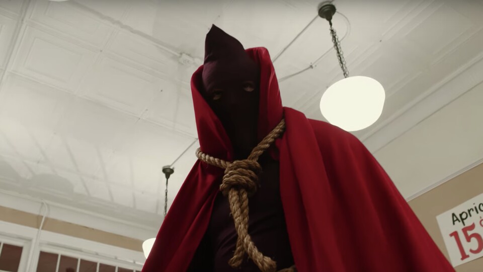 Watchmen setzt die Geschehnisse der Graphic Novel von Alan Moore fort, spielt aber im Jahr 2019. Der Verbrechensbekämpfer Hooded Justice ist damit zu diesem Zeitpunkt schon lange tot.