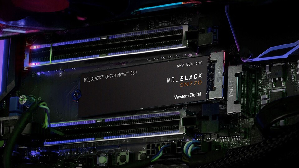 Die WD_BLACK SN770 fügt sich dank ihres schlichten Designs elegant in jedes System ein.
