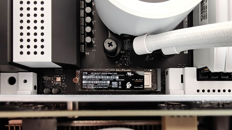 Die SN8100 passt in jeden M.2 2280-Slot und profitiert immens von Mainboards mit PCIe 5.0 Steckplätzen.