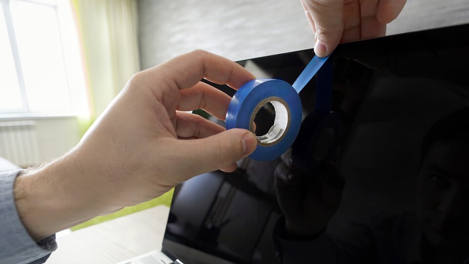 Solltet ihr heute noch eure Webcame abklebern? (Bildquelle: diy13 - adobe.stock.com)