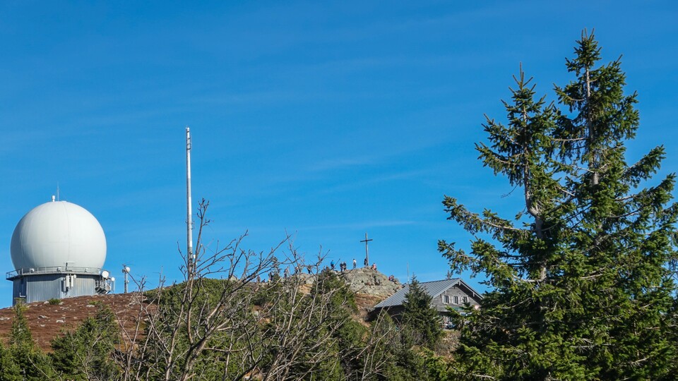 Wetterstation des DWD am Arber. (Bildquelle: Adobe Stock, RS.Foto)