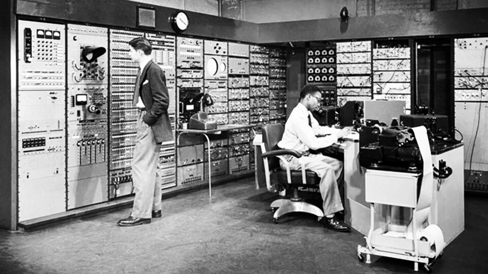 Der Whirlwind I war der erste Computer, der mittels seines Betriebssystems Befehle automatisch ausführen konnte. (Bild: MIT Museum)