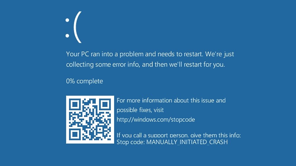 Windows 10 zeigt auf einem Bluescreen einen QR-Code an, der auf eine Hilfe-Webseite verweist. (Bildquelle: Imgur)
