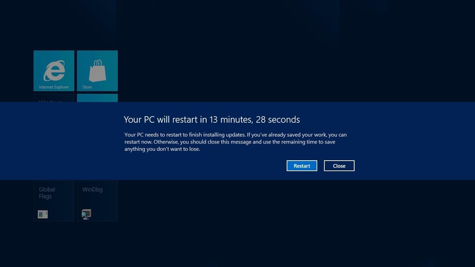 Erst wenn drei Tage abgelaufen sind, fordert Windows 8 beim Login zu einem Neustart innerhalb von 15 Minuten auf.