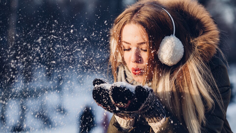 Einfach warm einpacken und den Winter aussitzen? So einfach ist das nicht - und kann für euch unter Umständen richtig teuer werden! (Foto von freestocks auf Unsplash)