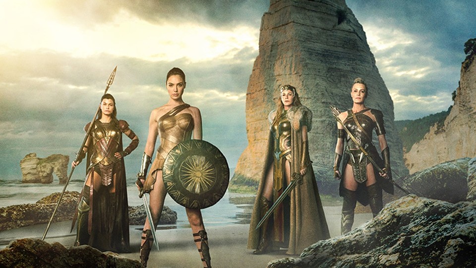 Erstes Bild zu Wonder Woman zeigt Gal Gadot als Amazone mit ihren Kriegerinnen.