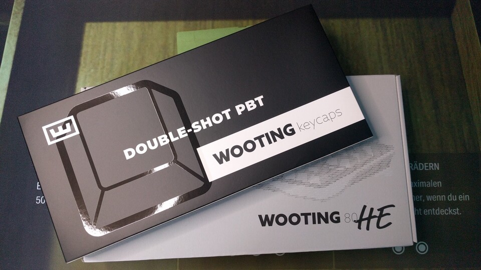 Die Tastenkappen der Wooting 80HE kommen, wie immer bei diesem Hersteller, in einer extra Schachtel an. (Bildquelle: Nele WobkerGameStar Tech)