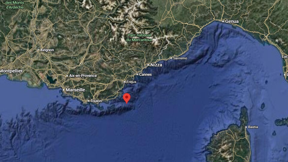 Vor der französischen Riviera schlummerte über 400 Jahre unbemerkt ein Schiffswrack. (Bildquelle: Google Maps)