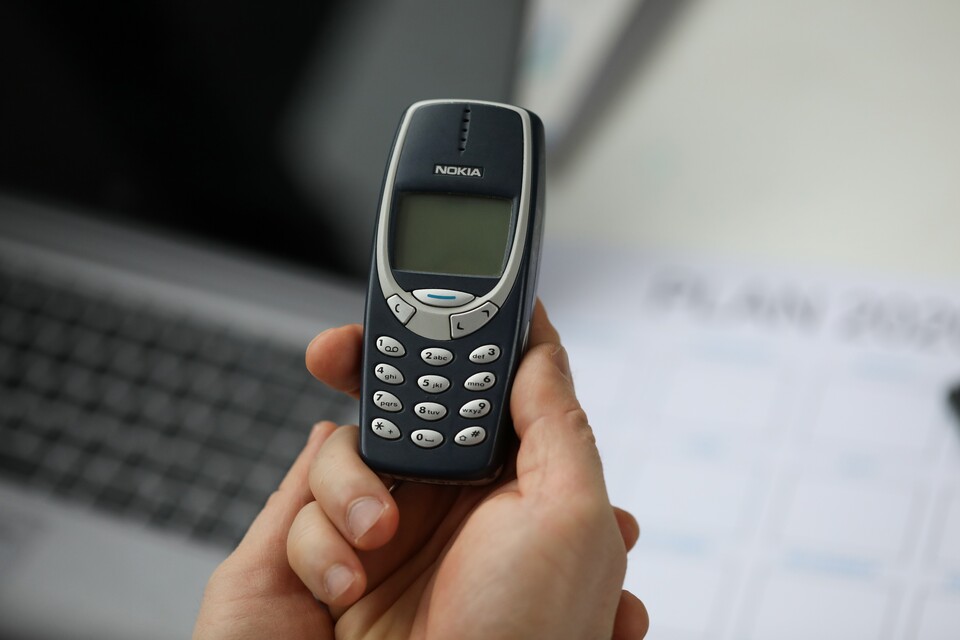 Das Nokia 3310 war einer der Wegbereiter des Handybooms. (Quelle: Adobe Stock megaflopp)