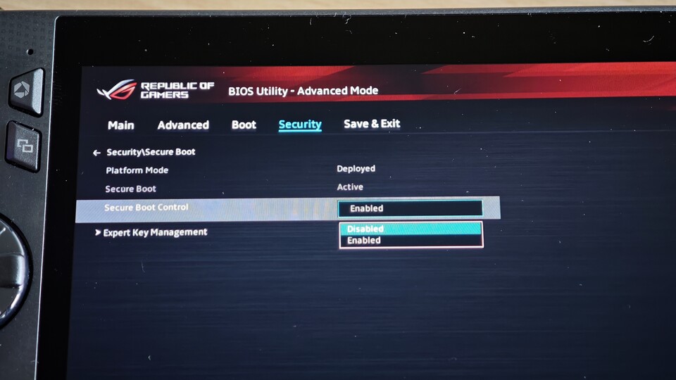 Secure Boot müsst ihr über das UEFI-Menü deaktivieren. (Bildquelle: Duy Linh DinhGameStar Tech)
