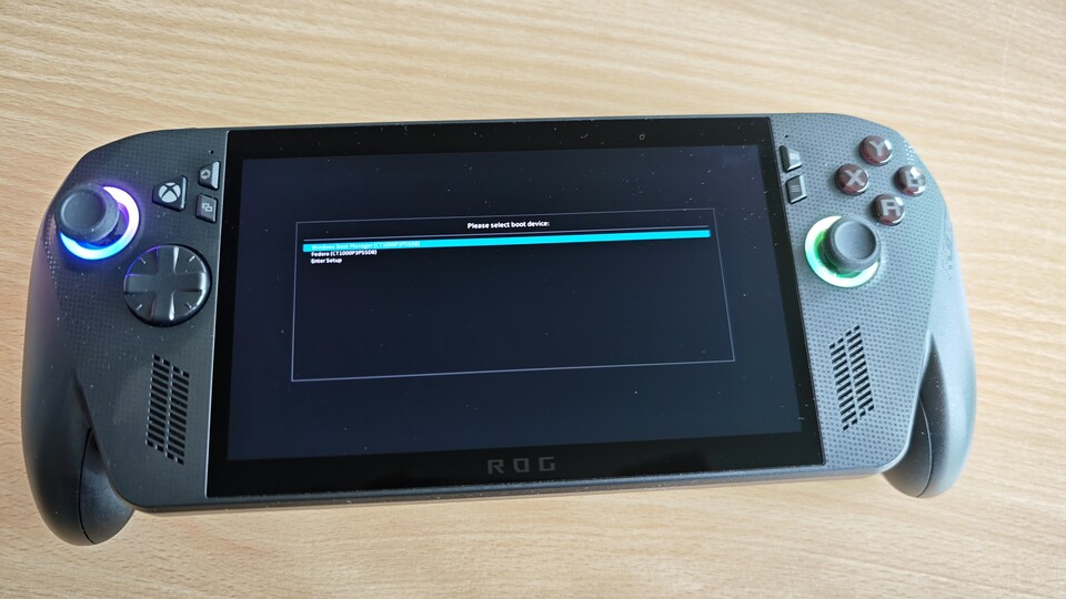 Beim Starten des Asus ROG Xbox Ally X kann ich aussuchen, ob ich in Linux oder Windows starten möchte. (Bildquelle: Duy Linh DinhGameStar Tech)