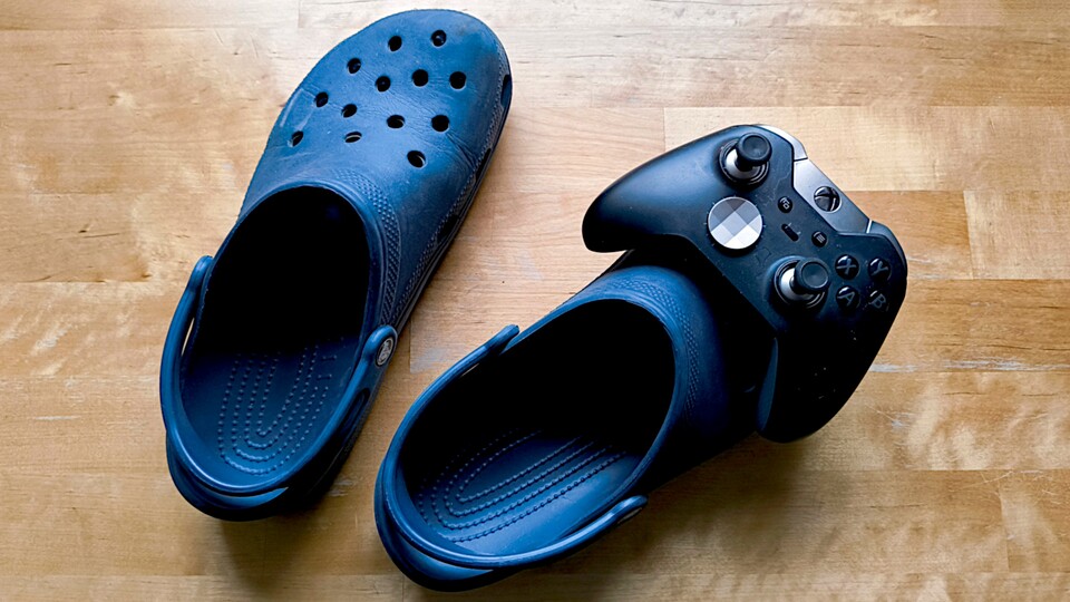 Von meinen Clogs über den Xbox-Elite-Controller bis hin zu der Arbeitsplatte: Das hat alles schon mal bessere Zeiten gesehen. Zumindest bei den Schuhen habe ich nun für Abhilfe gesorgt.