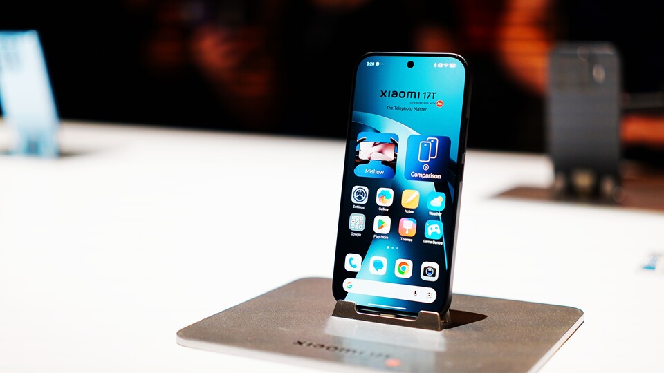 Die beiden Smartphones sollen dank vier TÜV-Rheinland-Zertifizierungen besonders augenschonende Displays besitzen. Das 17T Pro kann sogar auf 1 Nit gedimmt werden. (Bildquelle: Duy Linh DinhGameStar Tech)