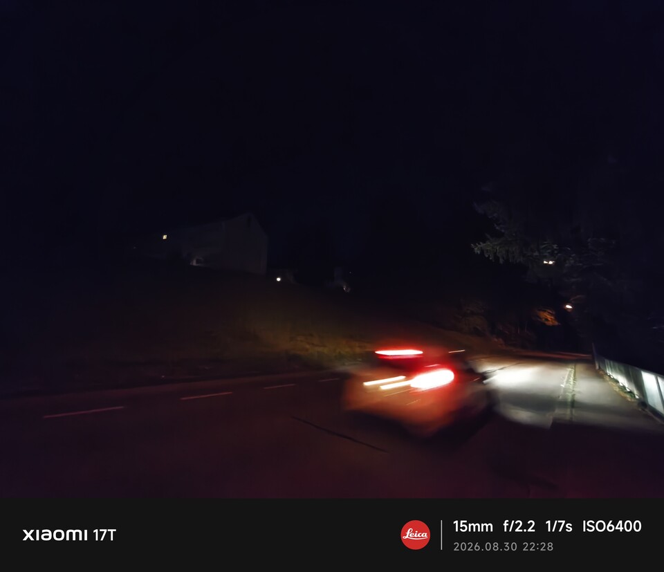 Die Fotos der Ultraweitwinkel-Kamera sind deutlich dunkler und rauschen stärker. (Bildquelle: Duy Linh DinhGameStar Tech)