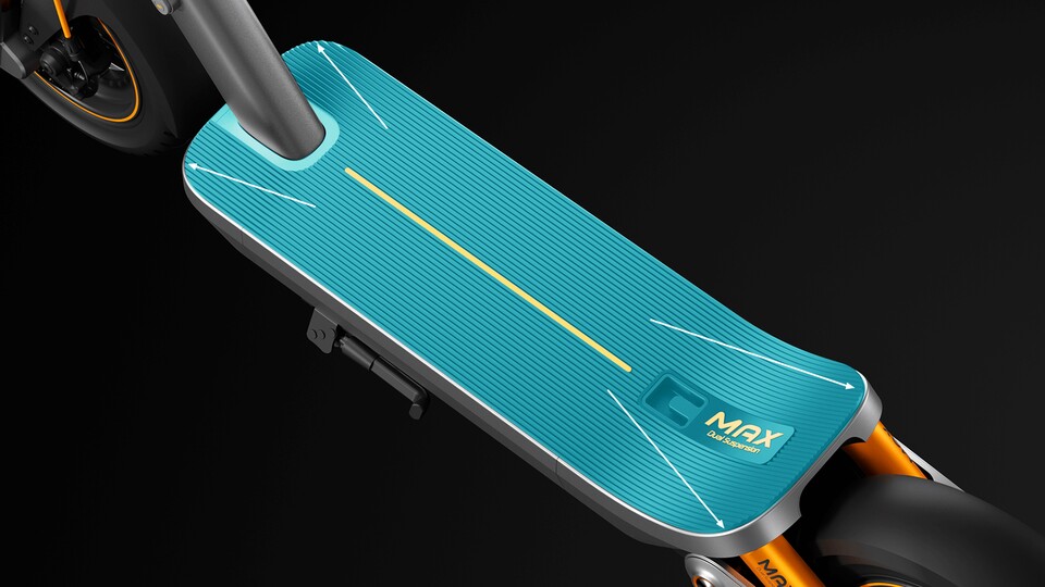 Das neue Trittbrett ist 60 cm lang und 19 cm breit. Zum Vergleich: Das Trittbrett meines privaten E-Scooters ist lediglich 56 cm lang und 14,5 cm breit.