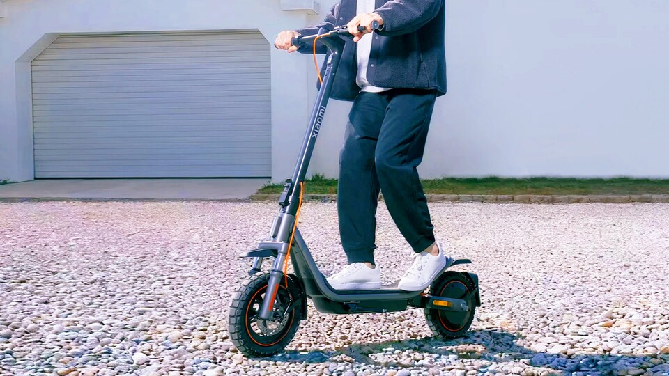 Der neue Xiaomi Roller kommt selbst mit schwierigsten Untergründen zurecht – aber ist das wirklich so nützlich im Alltag?