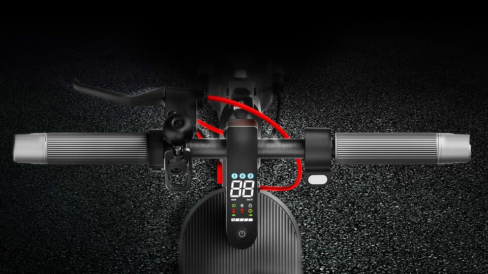 Das große LCD-Display im Lenker zeigt euch jederzeit alle wichtigen Informationen wie z.B. Geschwindigkeit und Restreichweite.