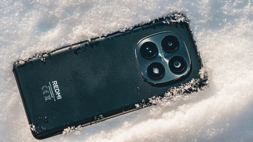 Das Redmi Note 15 hat es im Test nicht einfach: Die niedrige UVP hat wortwörtlich ihren Preis. (Bildquelle: GameStar Tech)