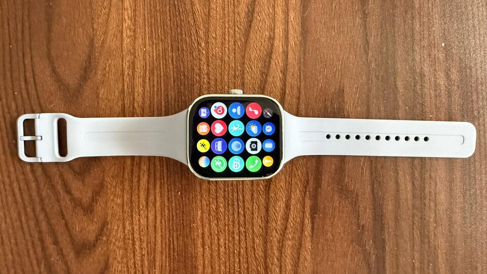 Das Design erinnert an den angebissenen Apfel. Auch hier könnt ihr euer Ziffernblatt so umändern, wie ihr wollt. Die Armbänder sind auch austauschbar.