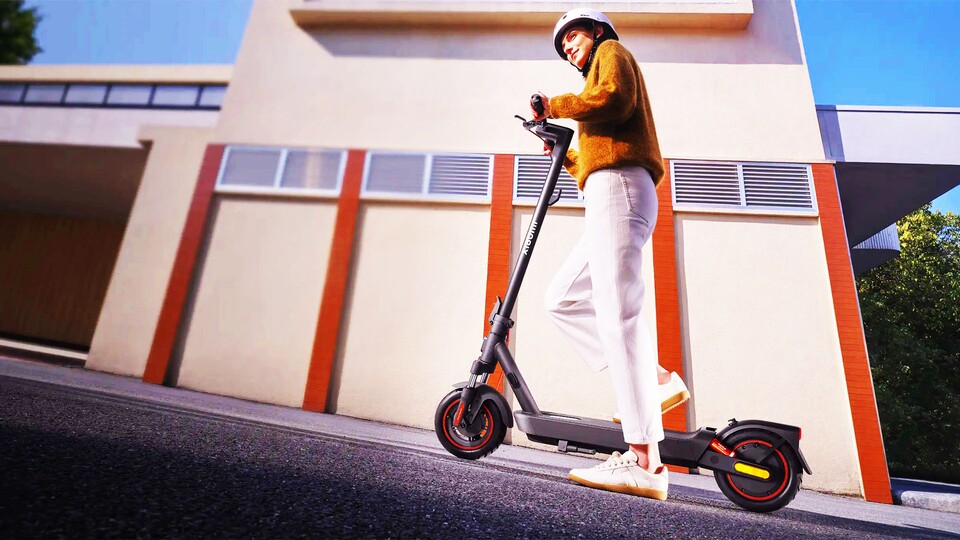 Dank Anfahrhilfe am Berg, rollt der Roller beim Losfahren nicht rückwärts – ein wahrer Segen für eure Knöchel!