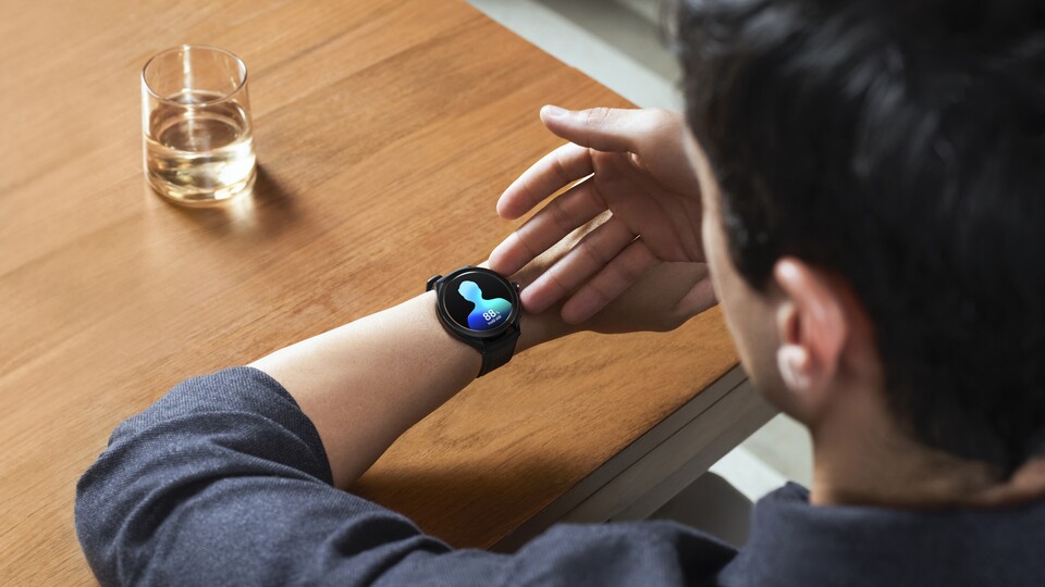 Immer im Blick: Die Smart Watch 2 Pro hilft euch dabei, wertvolle Gesundheitsdaten wie eure Sauerstoffsättigung zu überwachen.