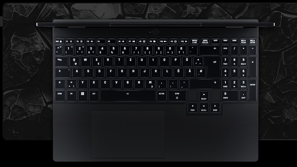 Sanft beleuchtete Tastatur mit konkaven Tasten, hochwertige Verarbeitung: XMG weiß einfach, wie man Laptops macht.