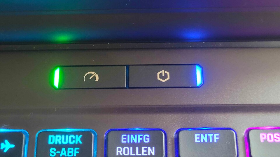 Leistung nach Maß: Per Knopfdruck entscheidet ihr, ob der Laptop lautlos arbeiten oder voll aufdrehen soll für maximale Performance.