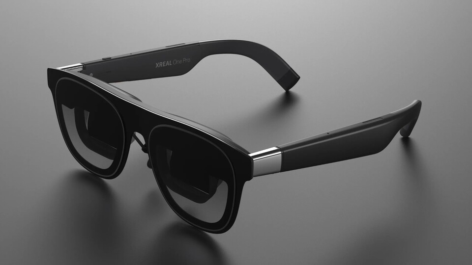 At a glance, the Xreal One Pro AR glasses are almost indistinguishable from sunglasses. However, upon closer inspection, the displays are noticeable.