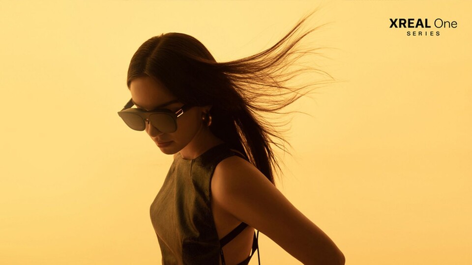 Die XREAL One lässt sich kaum noch von einer klassischen Brille unterscheiden, bietet aber einen sichtbaren Mehrwert mit 147 Zoll Displaydiagonale.