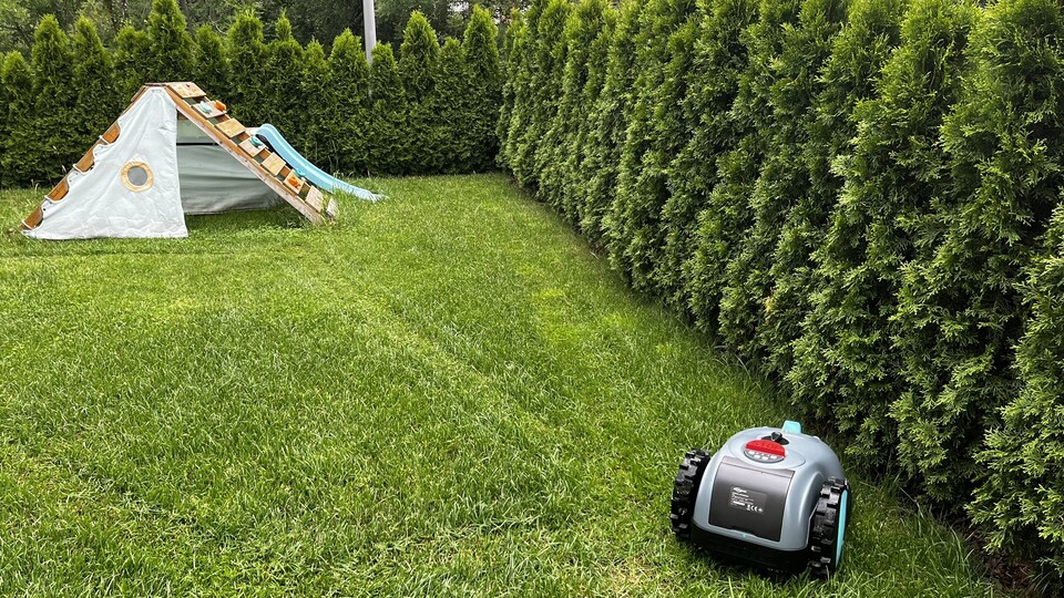 Der V100 fährt nicht systematisch, erreicht durch das Zufallsprinzip aber irgendwann jede Stelle.