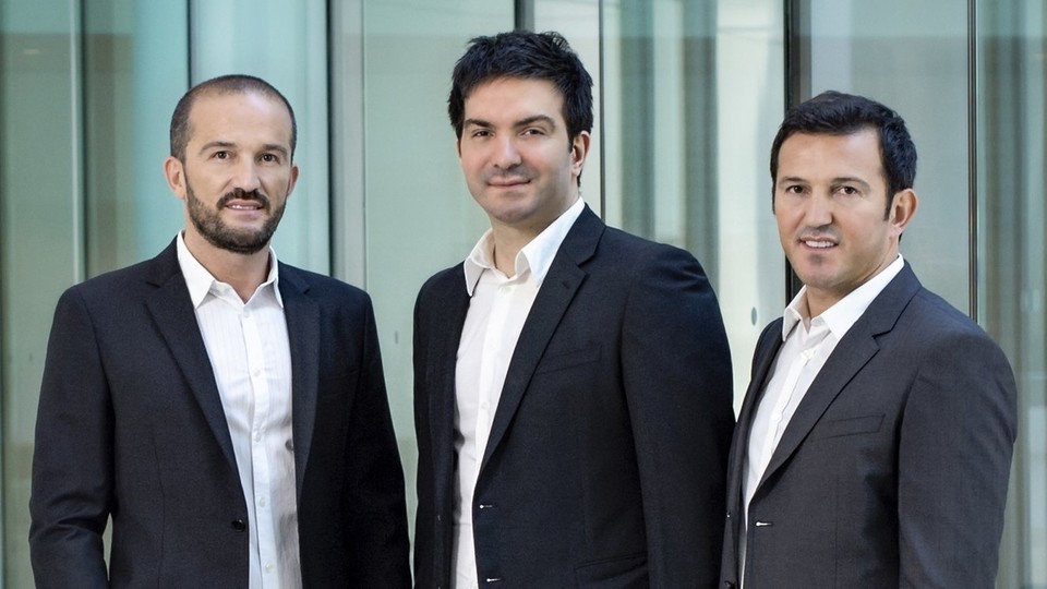 Die drei Yerli-Brüder. Cevat Yerli (mittig) ist als CEO zurückgetreten.