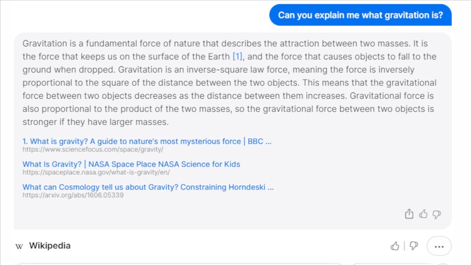 In diesem Beispiel beantwortet YouChat was Gravitation ist und führt als Quelle Wikipedia an.