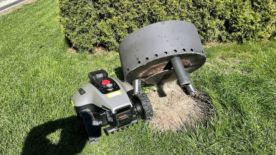 Der Yuka Mini 2 800 rempelte meine Feuerschale um – dank neuer Firmware-Updates sind solche Manöver aber nicht mehr vorgekommen.