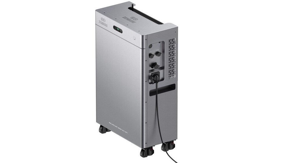 Mit 8 kWh Akkukapazität bringt Zendures SolarFlow 3000 Mix AC+ kleinere Haushalte nicht nur über die Nacht, im Zweifel reicht der Strom den ganzen Tag.