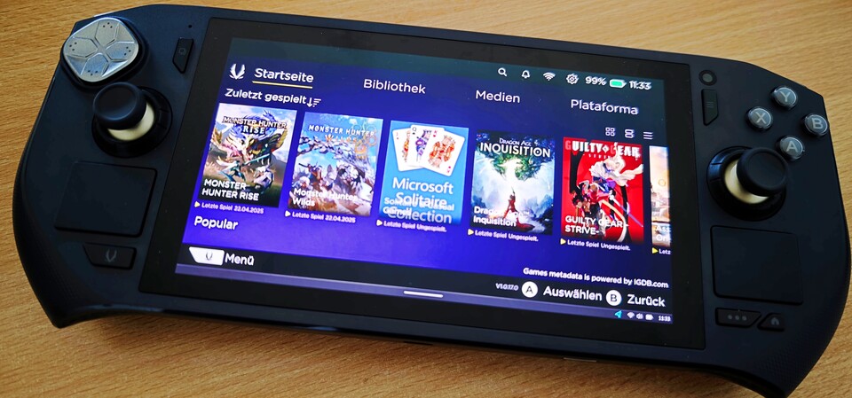 Der Zotac Launcher gehört zu den schlechtesten, die ich bei einem Handheld bisher gesehen habe. Hier seht ihr sogar, dass es Übersetzungsfehler gibt: »Plataforma«. (Bildquelle: Duy Linh DinhGameStar Tech)