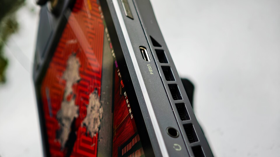 Wenn euch die Leistung nicht aussreicht, könnt ihr über USB4 eine externe GPU anschließen. Der Zotac Zone hat oben und unten jeweils so einen Anschluss. (Bildquelle: Duy Linh DinhGameStar Tech)