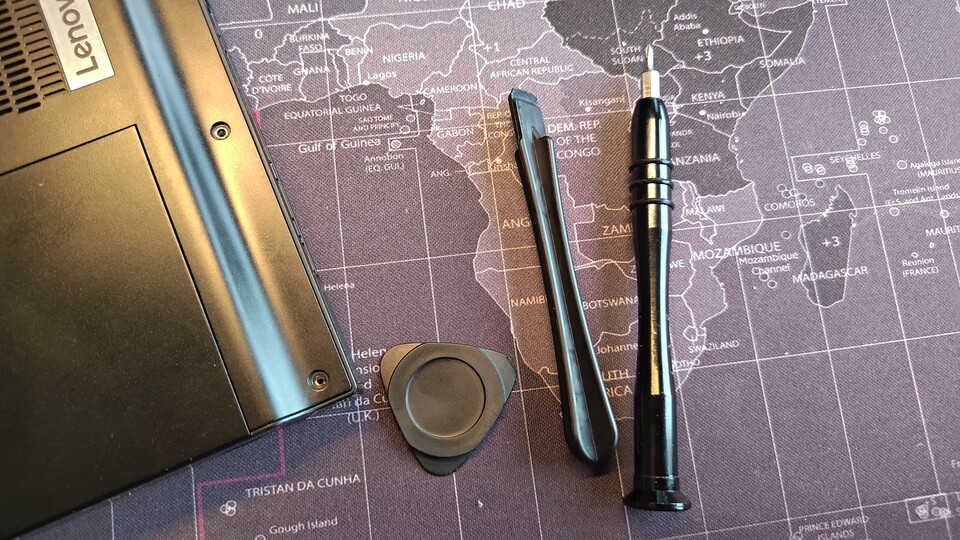 Das ist eigentlich alles, was ihr zum Öffnen eines Gaming-Handhelds benötigt.