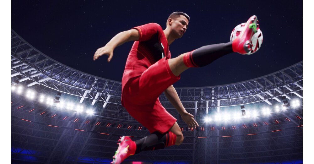 UFL: 大きな新しい FIFA 競技者がロナウドとのゲームプレイと得点を披露