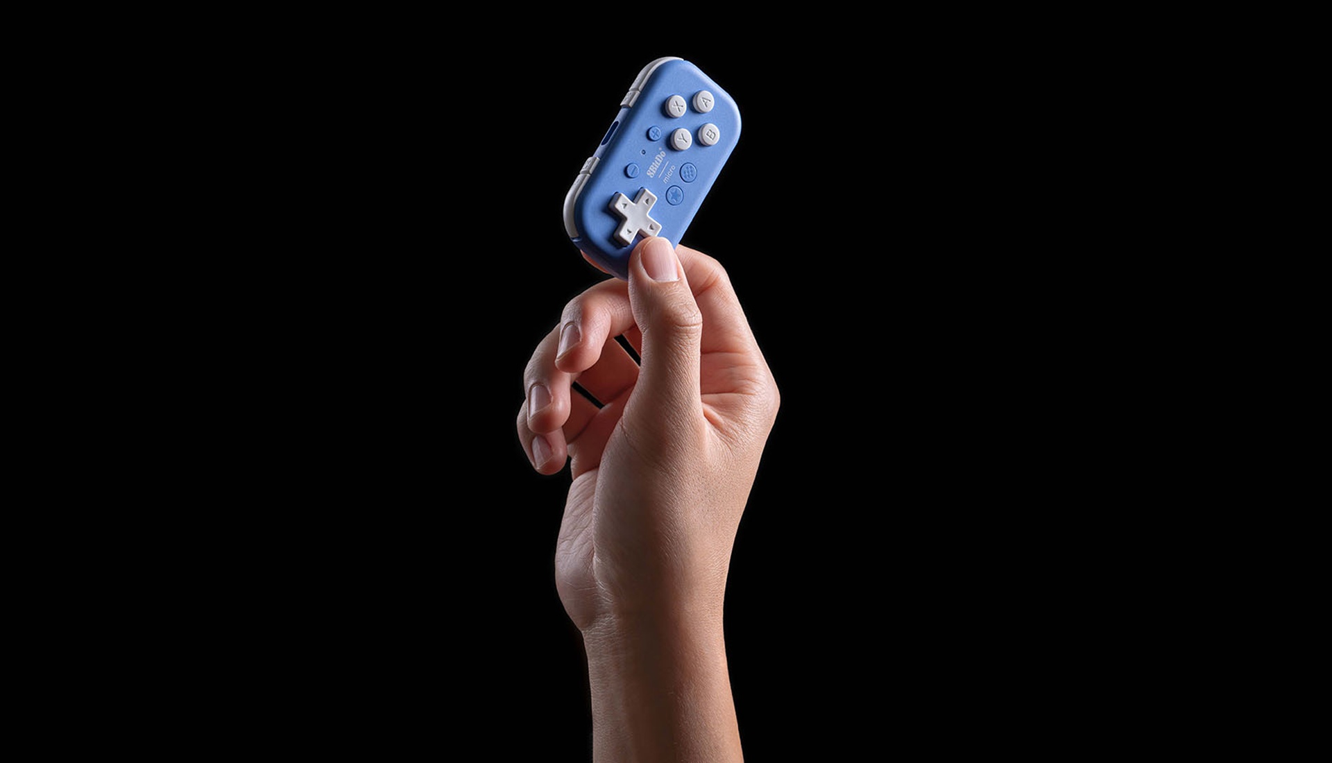 #Da werden Nintendos Joy-Cons zu Kloppern: 8BitDos Micro Controller passt in die Handfläche