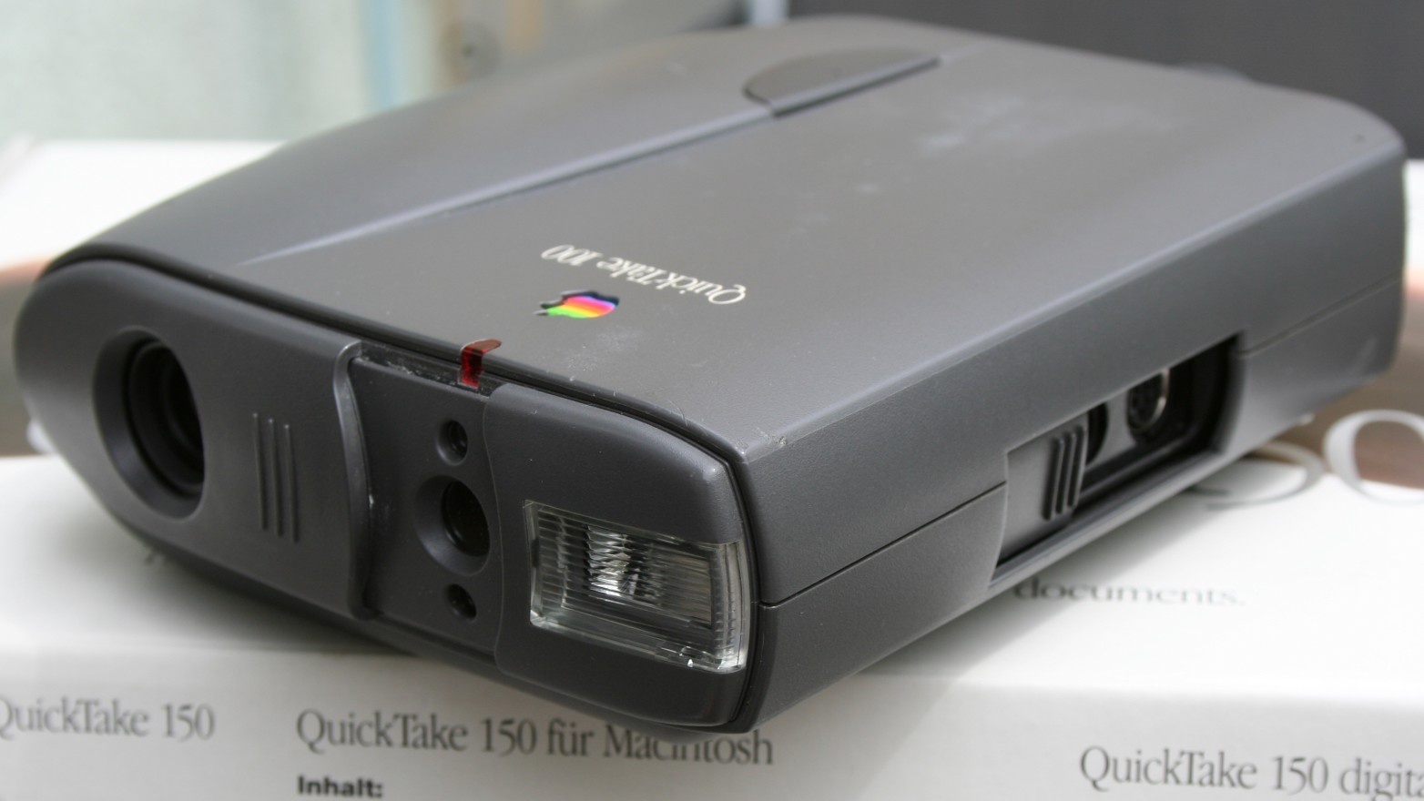 Kameras - Viele Jahre vor dem iPhone brachte Apple ein Gerät auf den Markt, das heute kaum jemand kennt: die erste Farb-Digitalkamera für alle