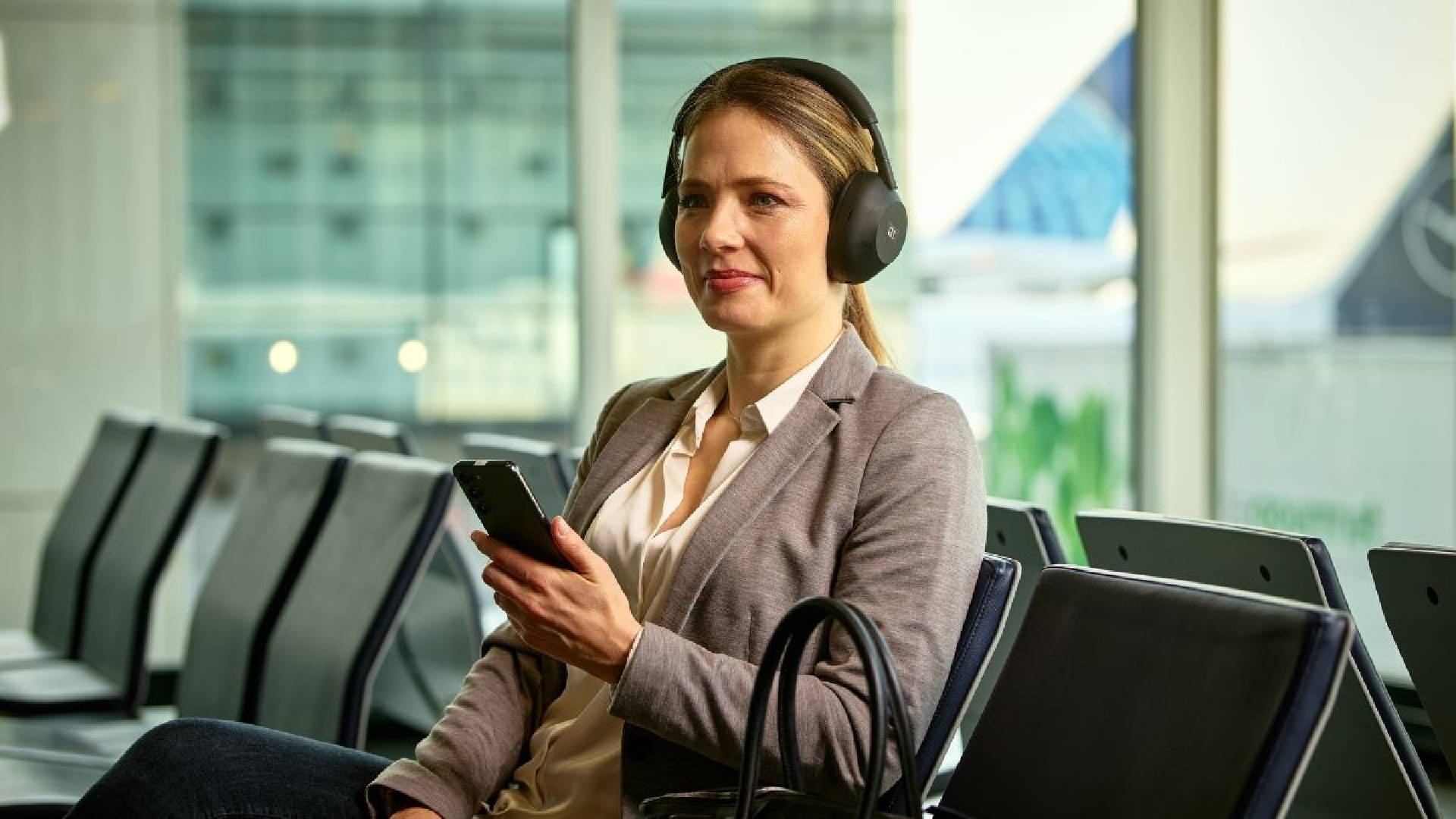News: Auracast - Durchsagen direkt durch die Kopfhörer: In Englands Zügen und Bussen soll das schon bald mit Bluetooth möglich sein