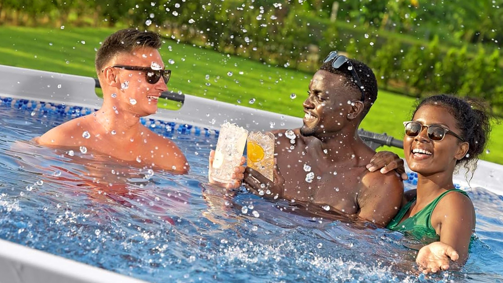 Deals: Pool-Party - Bei der Hitze will man einfach nur in erfrischend kaltes Wasser hüpfen [Anzeige]