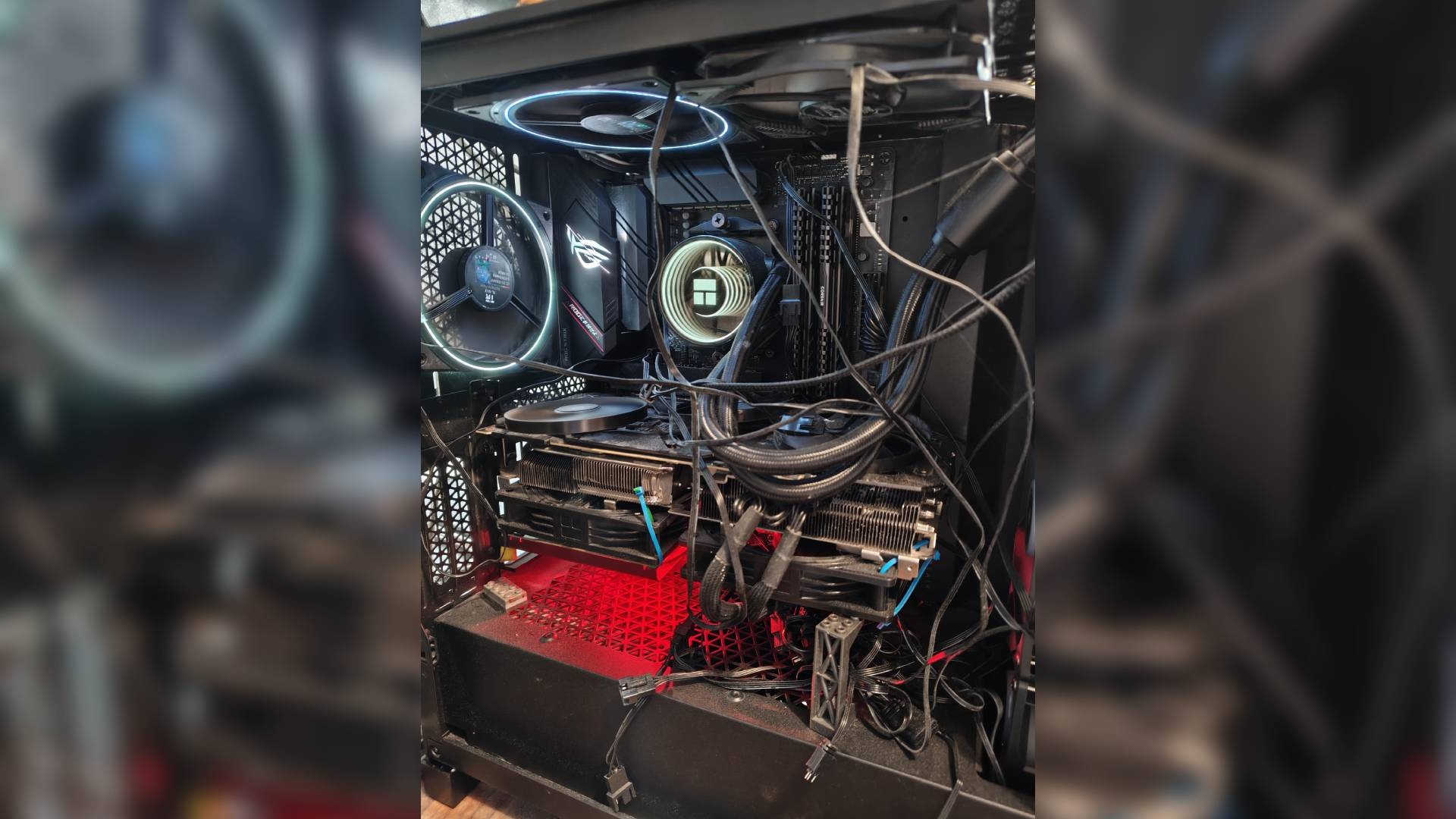 Hardware - »Nichts ist dauerhafter als eine vorübergehende Lösung.«: Spieler zeigt seinen PC von Innen und alle nur so: Was zum...?