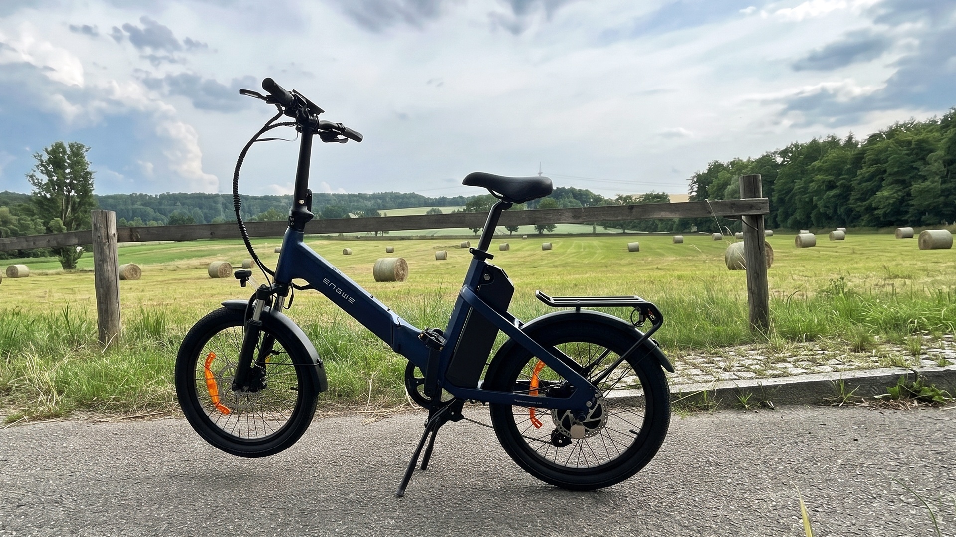 Test: E-Bikes - Starker Motor & hydraulische Bremsen für 1.100 Euro: Warum dieses Klapp-E-Bike fast der ultimative Pendler-Tipp wäre