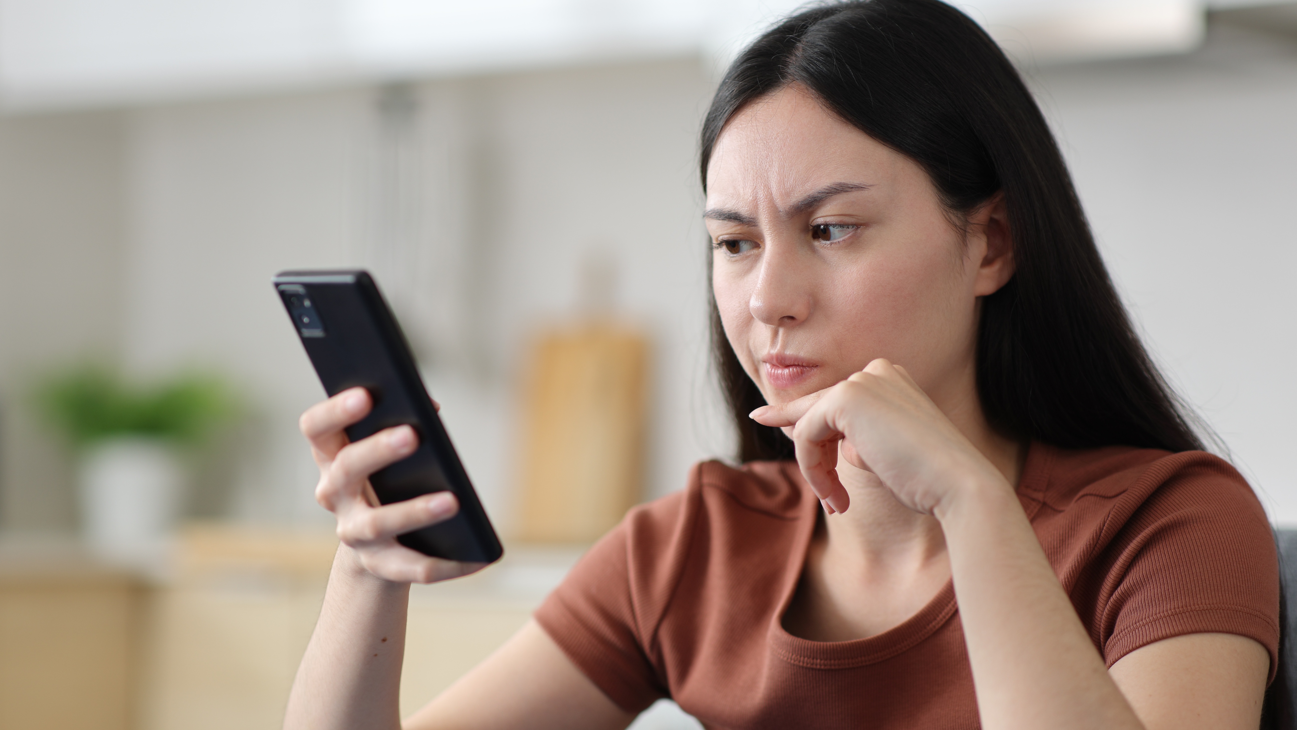 Smartphones - Um Identitätsfälschung zu bekämpfen, werden unerwünschte Anrufe in Frankreich ab dem 1. Januar als »unterdrückte Nummern« angezeigt
