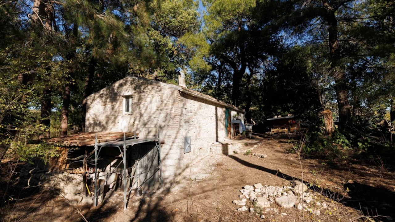 Special: Energie - Eine Familie wollte nur mit Solarpaneelen, Brunnenwasser und einem Gemüsegarten leben. Bis ein Gericht in Italien entschied, den Eltern das Sorgerecht für ihre drei Kinder zu entziehen
