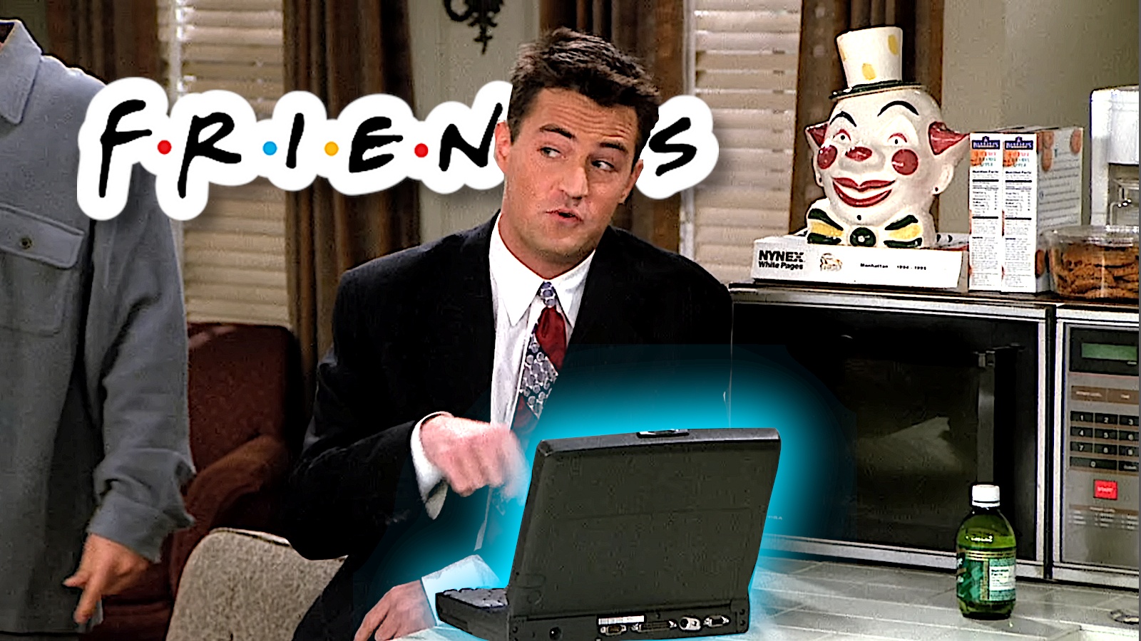 Das verbotene Spiel in Friends: Warum sich ein Fan 24 Jahre später gleich drei Mal Chandlers Laptop kaufen musste, um es darauf spielen zu können
