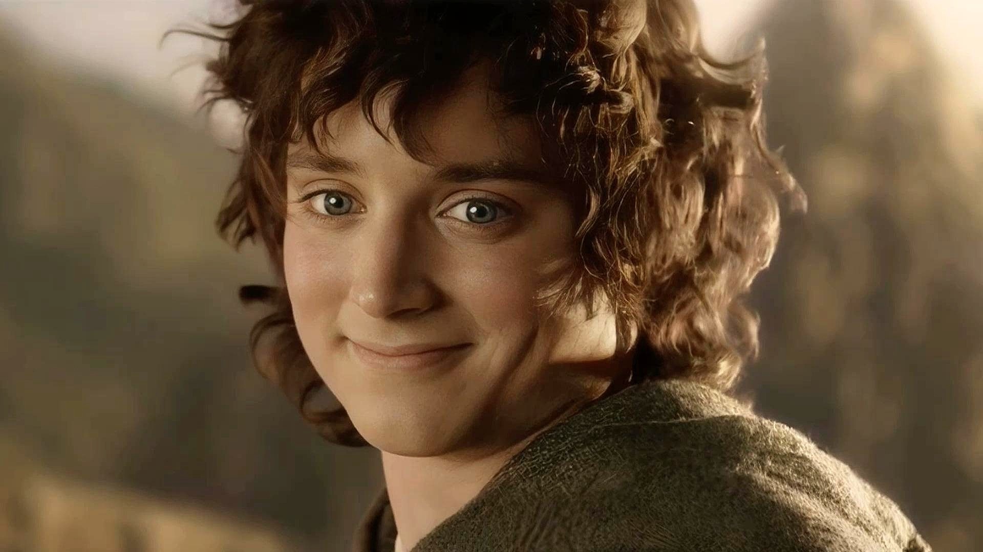 News: Herr der Ringe - »Es ist unglaublich« - Vor 25 Jahren spielte er Frodo in den Filmen, jetzt liest Elijah Wood endlich die Bücher, der Schlingel