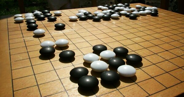 Knstliche Intelligenz - Google-KI bringt sich selbst Go bei
