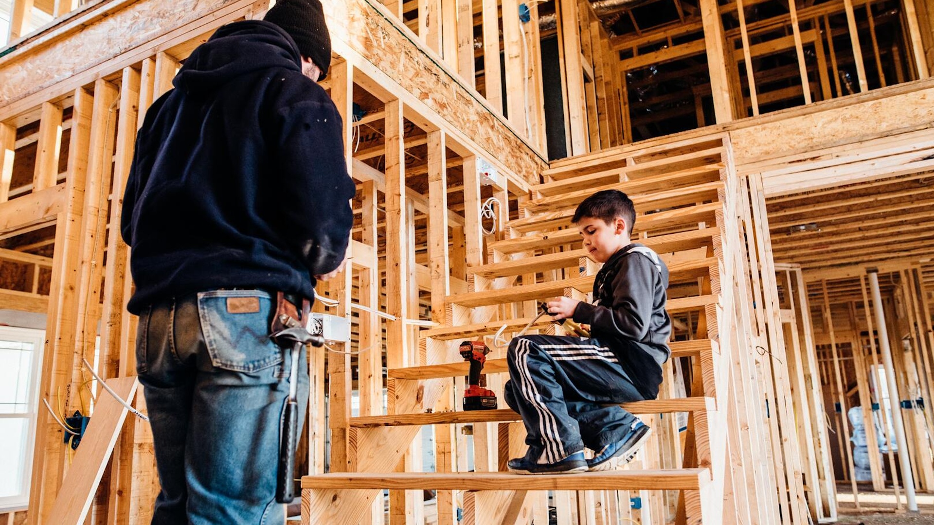 KI - »KI kriecht nicht unter Häuser, um Rohre zu verlegen«: In den USA und Frankreich boomt das Handwerk